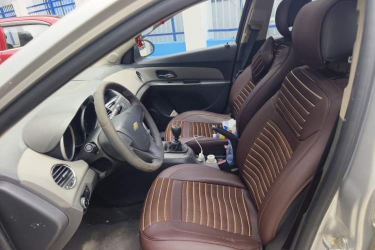 Used Chevrolet Cruze 2013 1.6L SL Sunroof Edition MT Left Front Seat