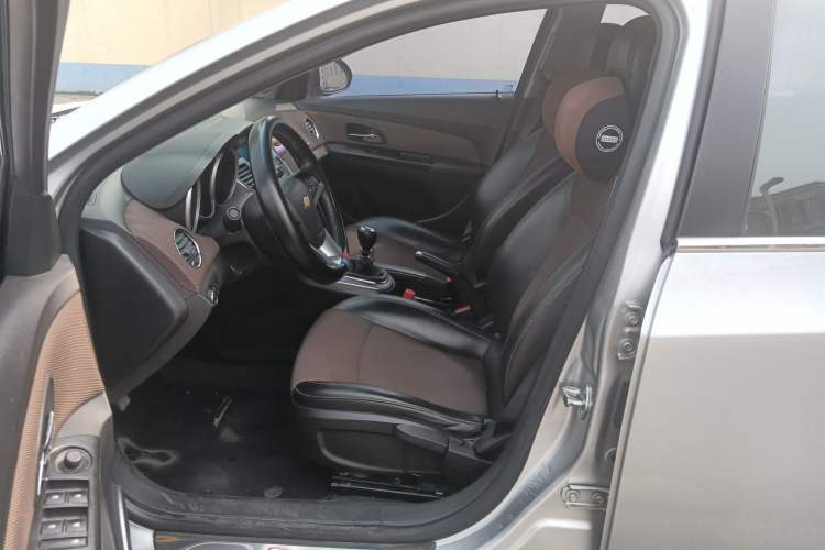 Used Chevrolet Cruze 2013 Hatchback 1.6L Manual Luxury Model Left Front Seat