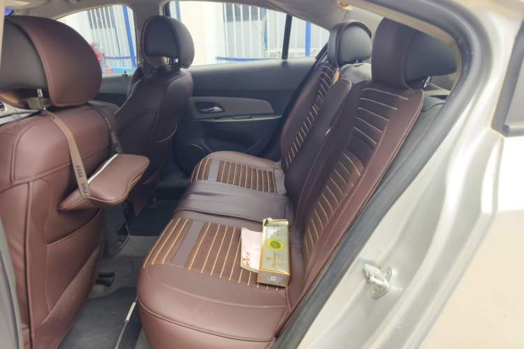 Used Chevrolet Cruze 2013 1.6L SL Sunroof Edition MT Left Rear Seat