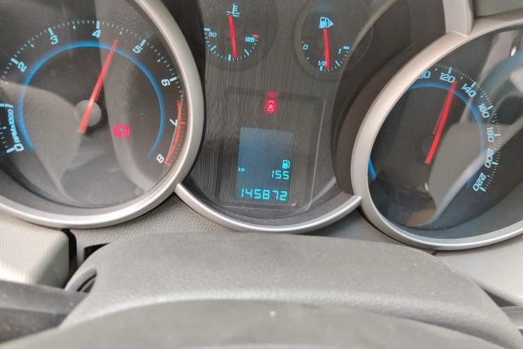 Used Chevrolet Cruze 2013 1.6L SL MT Odometer Close Up