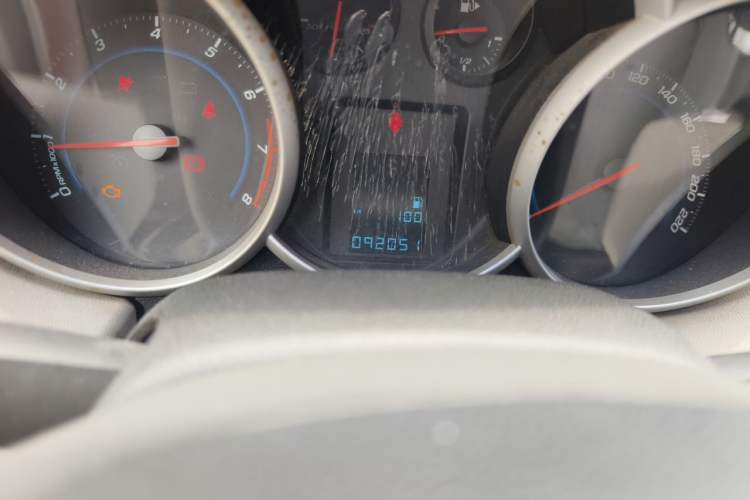 Used Chevrolet Cruze 2013 1.6L SL Sunroof Edition MT Odometer Close Up