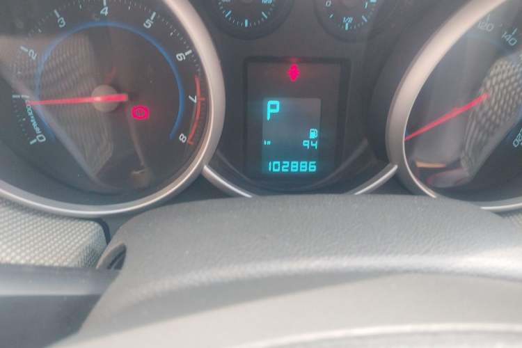 Used Chevrolet Cruze 2013 1.8L SE AT Odometer Close Up