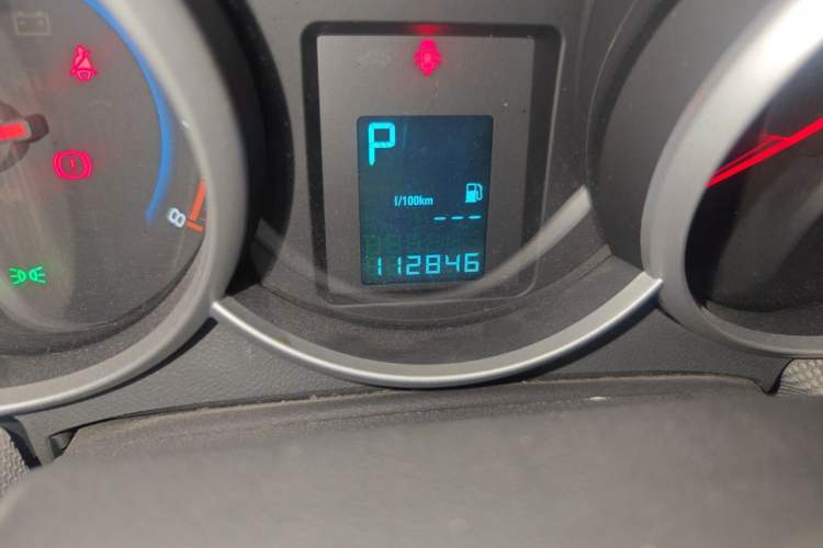 Used Chevrolet Cruze 2013 1.8L SE AT Odometer Close Up
