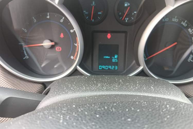 Used Chevrolet Cruze 2013 Hatchback 1.6L Manual Luxury Model Odometer Close Up