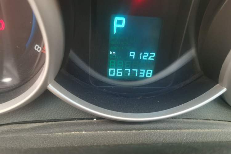 Used Chevrolet Cruze 2013 1.6L SL Grand Edition Automatic Odometer Close Up