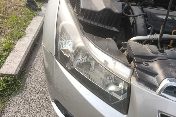 Used Chevrolet Cruze 2013 Hatchback 1.6L Manual Luxury Model Right Front Headlight