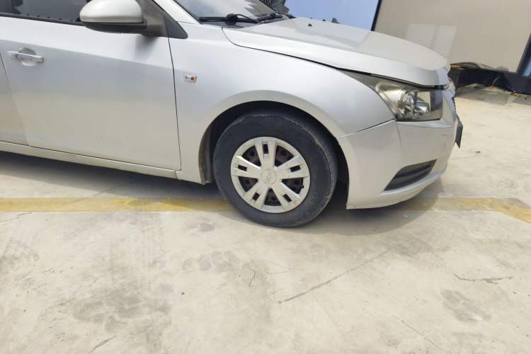 Used Chevrolet Cruze 2013 1.6L SL Sunroof Edition MT Right Front Wheel Hub