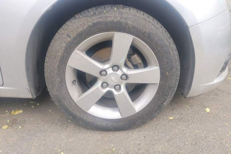 Used Chevrolet Cruze 2013 1.8L SE AT Right Front Wheel Hub