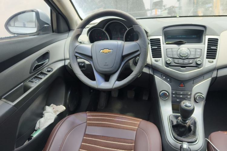 Used Chevrolet Cruze 2013 1.6L SL Sunroof Edition MT Steering Wheel