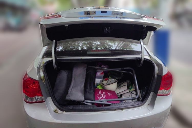 Used Chevrolet Cruze 2013 1.8L SE AT Trunk