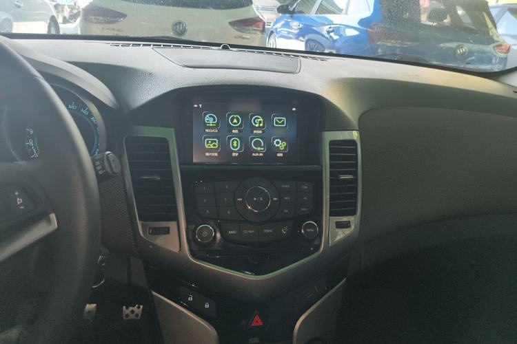 Used Chevrolet Cruze 2013 Hatchback 1.6L Automatic Luxury Model Audio And AC Panel