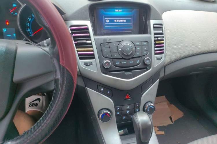 Used Chevrolet Cruze 2013 1.8L SE AT Audio And AC Panel