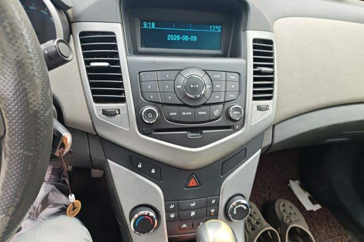 Used Chevrolet Cruze 2013 1.8L SE AT Audio And AC Panel
