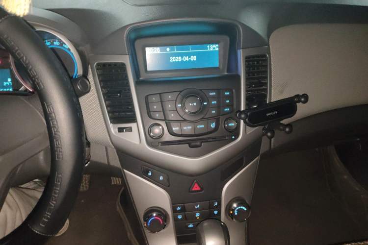 Used Chevrolet Cruze 2013 1.8L SE AT Audio And AC Panel