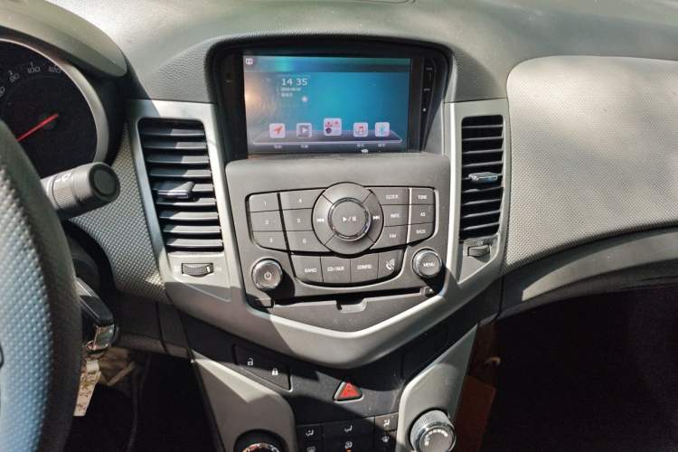 Used Chevrolet Cruze 2013 1.8L SE AT Audio And AC Panel