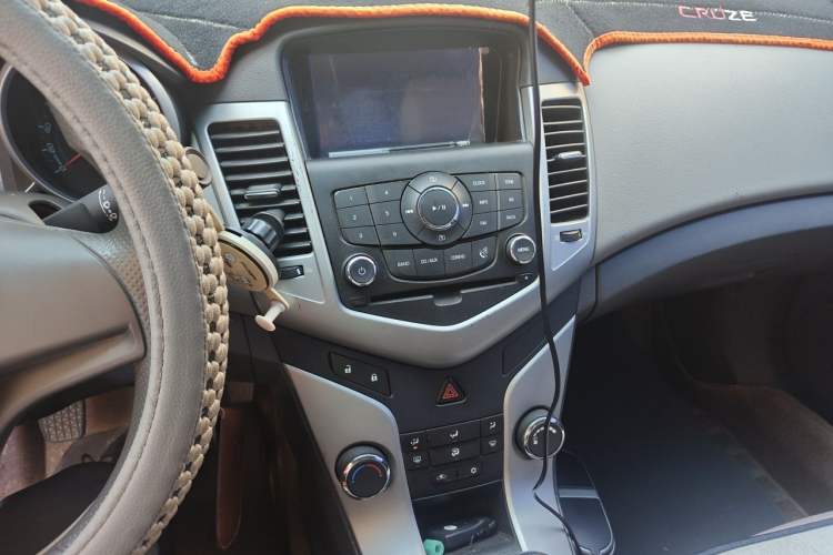 Used Chevrolet Cruze 2013 1.6L SL MT Audio And AC Panel