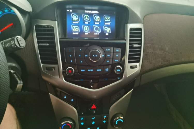 Used Chevrolet Cruze 2013 Hatchback 1.6L Automatic Luxury Model Audio And AC Panel