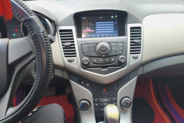 Used Chevrolet Cruze 2013 1.6L SL Grand Edition Automatic Audio And AC Panel