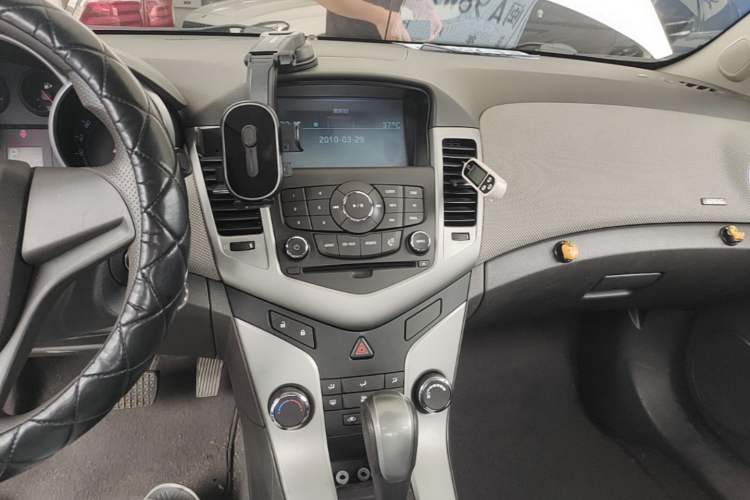 Used Chevrolet Cruze 2013 1.8L SE AT Audio And AC Panel