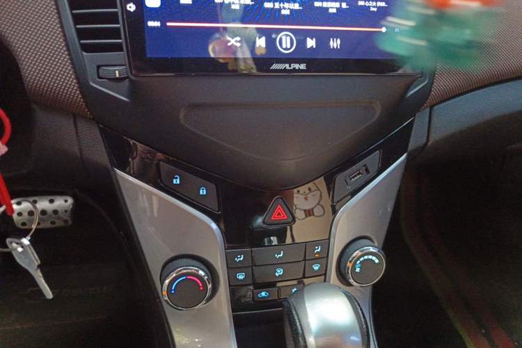 Used Chevrolet Cruze 2013 Hatchback 1.6L Automatic Luxury Model Audio And AC Panel