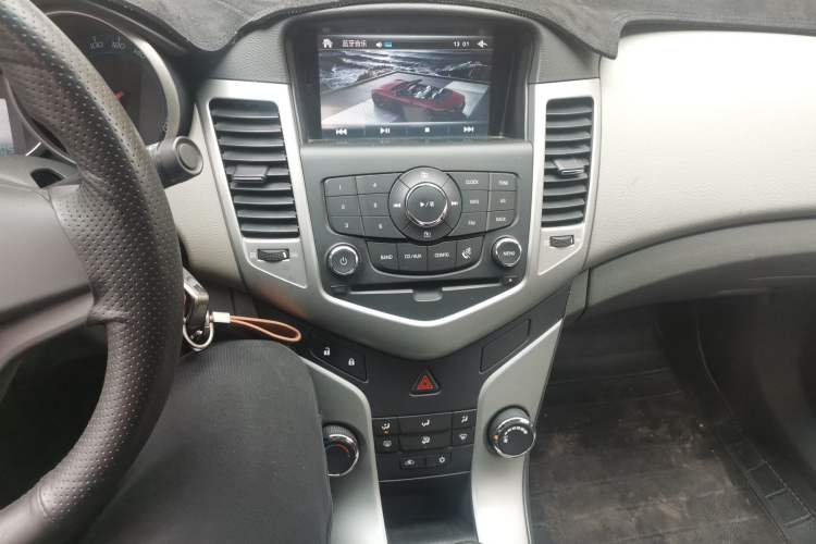 Used Chevrolet Cruze 2013 1.6L SL MT Audio And AC Panel