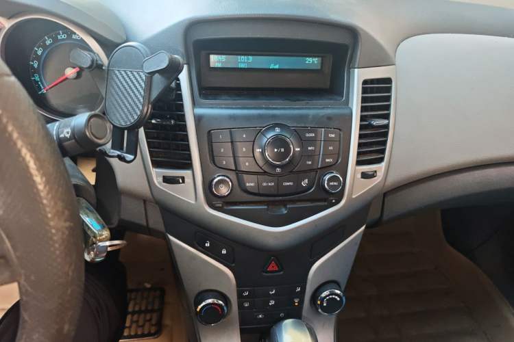 Used Chevrolet Cruze 2013 1.6L SL Grand Edition Automatic Audio And AC Panel