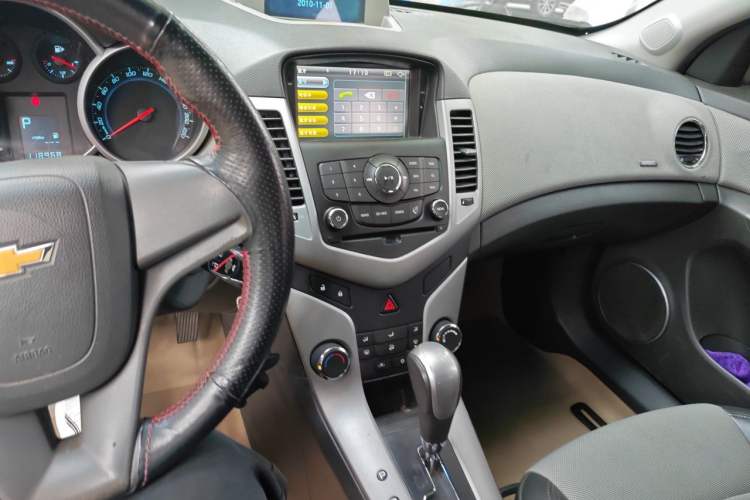 Used Chevrolet Cruze 2013 1.8L SE AT Audio And AC Panel
