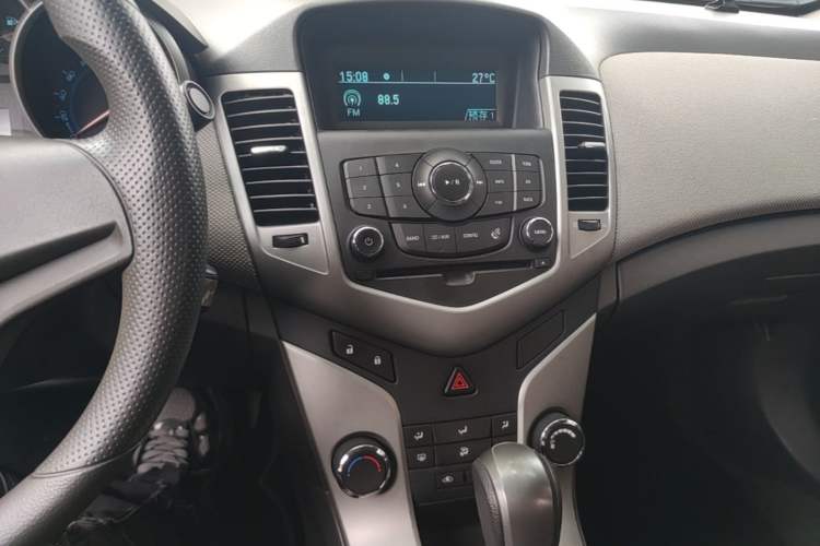 Used Chevrolet Cruze 2013 1.6L SE AT Audio And AC Panel