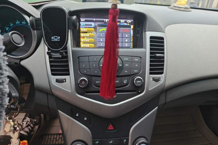 Used Chevrolet Cruze 2013 1.6L SE AT Audio And AC Panel