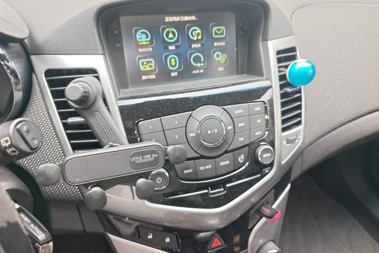 Used Chevrolet Cruze 2013 Hatchback 1.6T Automatic Flagship Model Audio And AC Panel