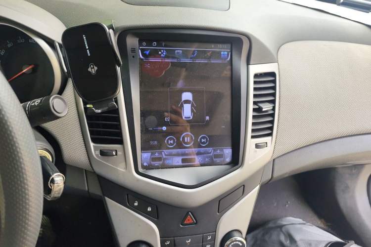 Used Chevrolet Cruze 2013 1.8L SE AT Audio And AC Panel