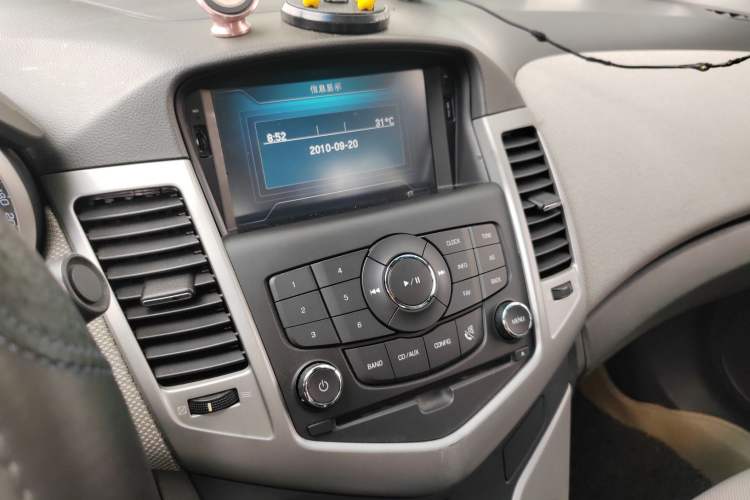 Used Chevrolet Cruze 2013 1.6L SE MT Audio And AC Panel