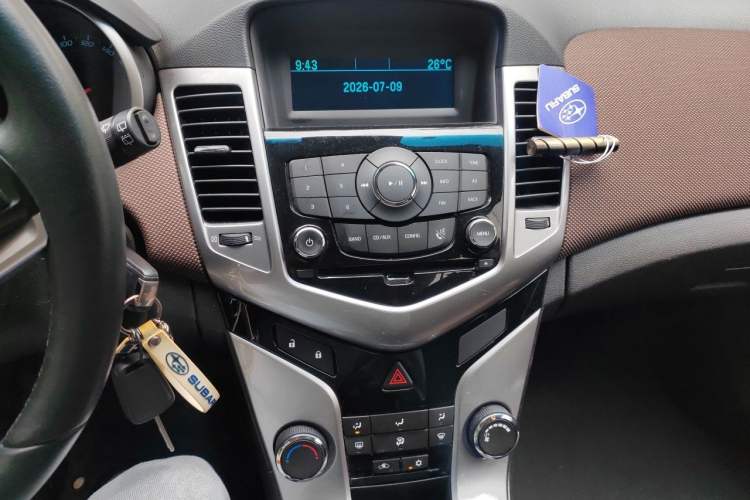 Used Chevrolet Cruze 2013 Hatchback 1.6L Manual Luxury Model Audio And AC Panel