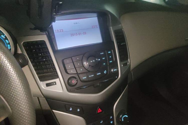 Used Chevrolet Cruze 2013 1.6L SE AT Audio And AC Panel