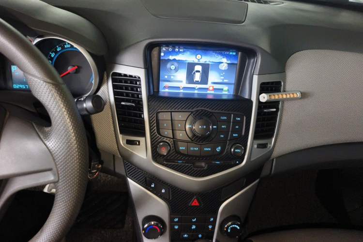 Used Chevrolet Cruze 2013 1.8L SE AT Audio And AC Panel