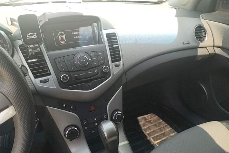 Used Chevrolet Cruze 2013 1.8L SE AT Audio And AC Panel