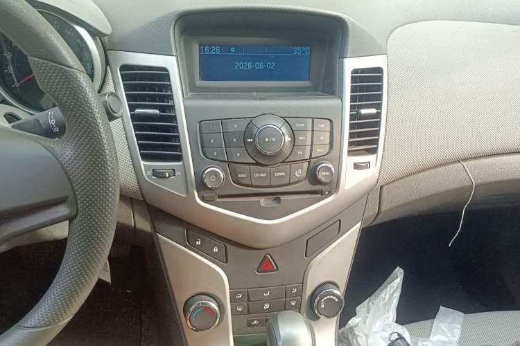 Used Chevrolet Cruze 2013 1.8L SE AT Audio And AC Panel