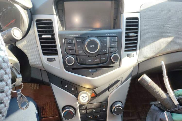 Used Chevrolet Cruze 2013 1.6L SE MT Audio And AC Panel