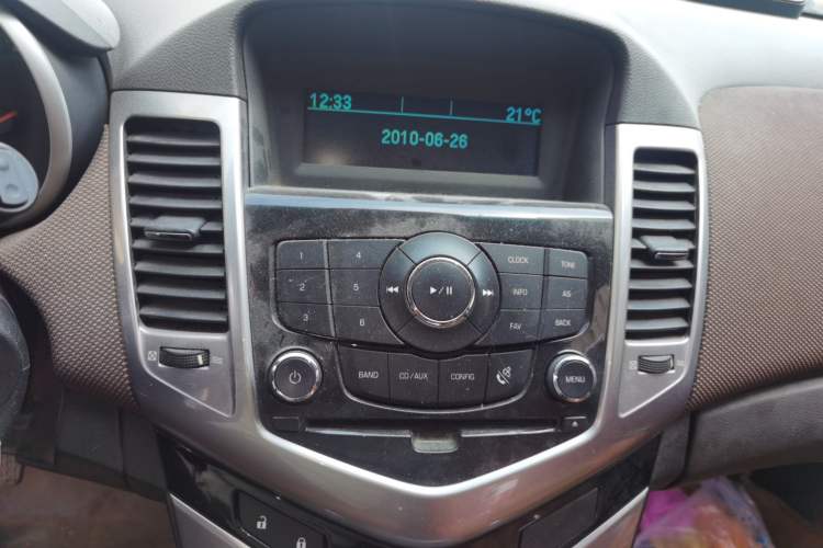 Used Chevrolet Cruze 2013 Hatchback 1.6L Manual Luxury Model Audio And AC Panel