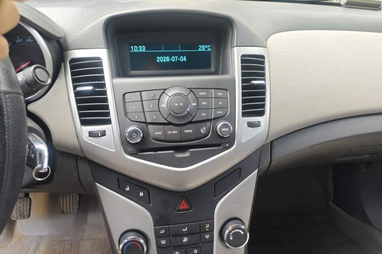 Used Chevrolet Cruze 2013 1.6L SE MT Audio And AC Panel