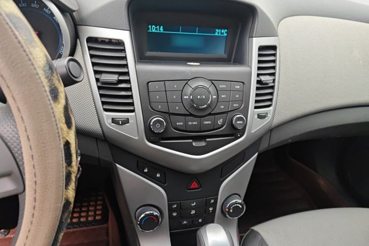 Used Chevrolet Cruze 2013 1.8L SE AT Audio And AC Panel