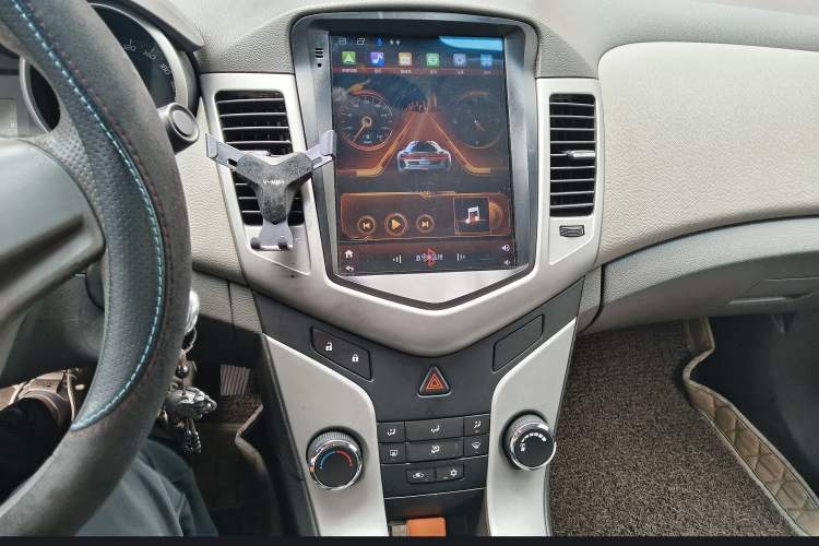 Used Chevrolet Cruze 2013 1.6L SL MT Audio And AC Panel