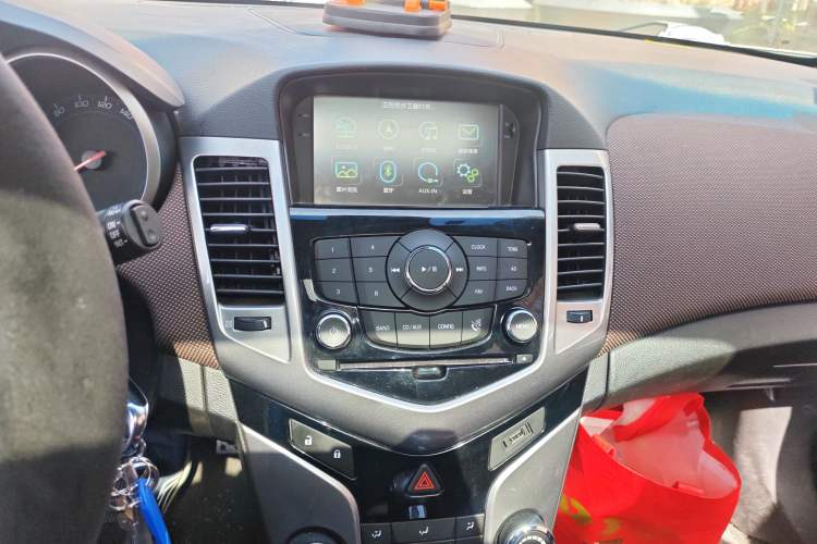 Used Chevrolet Cruze 2013 Hatchback 1.6L Automatic Luxury Model Audio And AC Panel