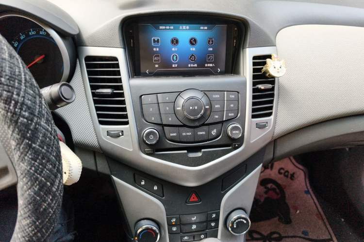 Used Chevrolet Cruze 2013 1.8L SE AT Audio And AC Panel