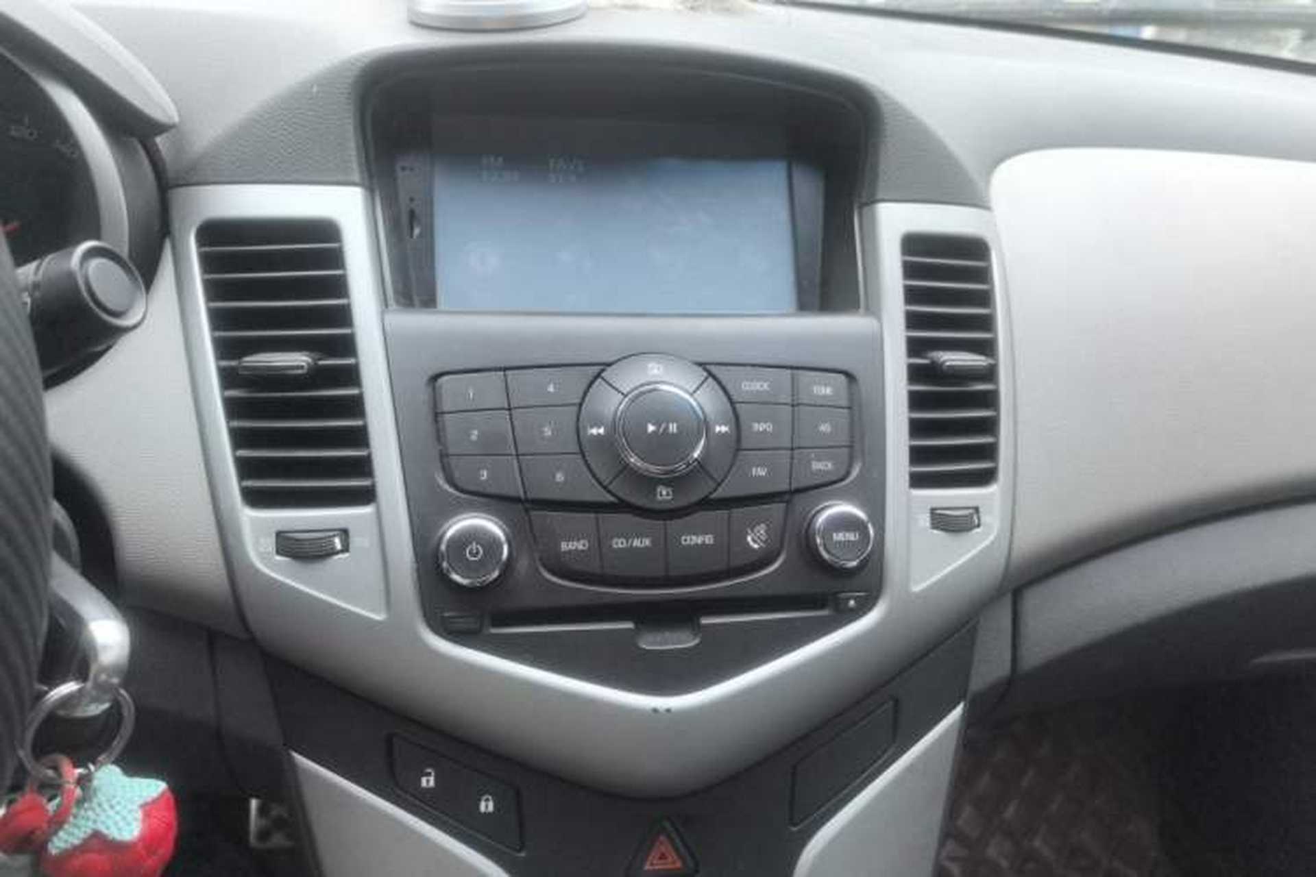 Used Chevrolet Cruze 2013 1.6L SL Grand Edition Automatic Audio And AC Panel