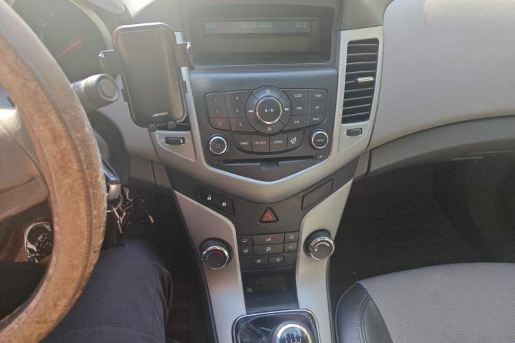Used Chevrolet Cruze 2013 1.6L SL MT Audio And AC Panel