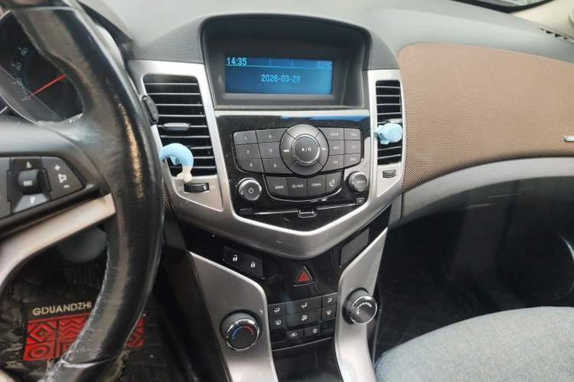 Used Chevrolet Cruze 2013 Hatchback 1.6L Manual Luxury Model Audio And AC Panel