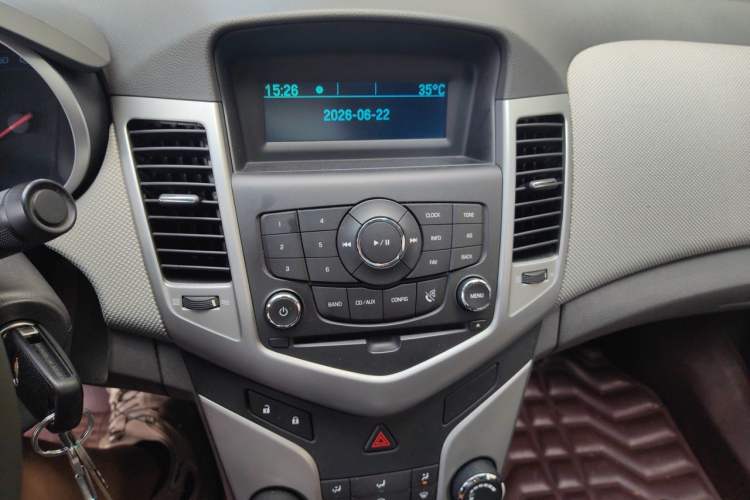 Used Chevrolet Cruze 2013 1.8L SE AT Audio And AC Panel