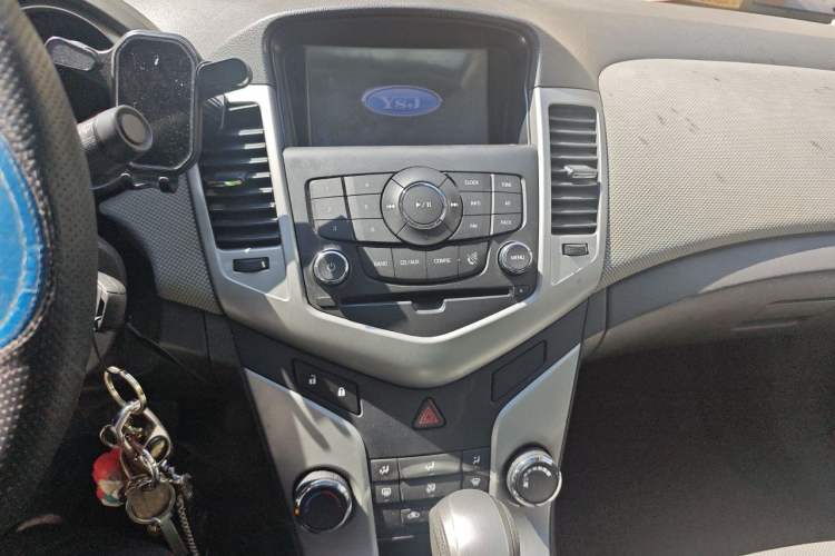 Used Chevrolet Cruze 2013 1.6L SE AT Audio And AC Panel