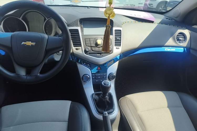Used Chevrolet Cruze 2013 1.6L SL MT Audio And AC Panel